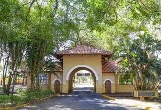 Sem convênios, hospitais demitem 240 profissionais e fecham 79 leitos do SUS Sem convênios, hospitais demitem 240 profissionais e fecham 79 leitos do SUS