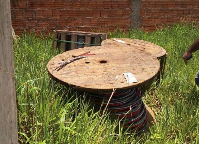 Esquema entre funcion&aacute;rios acaba com furto de R$ 198 mil em fios e 4 presos