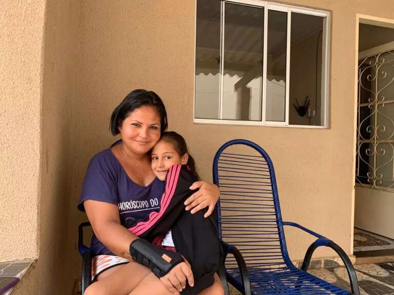 Papai Noel pagou o aluguel, mas não garantiu teto para mãe e filha