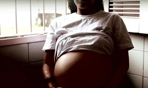 O que faz as mulheres adiarem a maternidade cada vez mais?