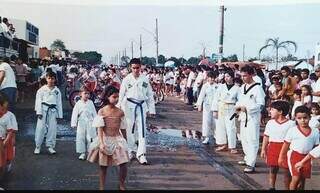 Fotos dos anos 90 resgatam tempos de ouro dos desfiles nas Moreninhas Fotos dos anos 90 resgatam tempos de ouro dos desfiles nas Moreninhas