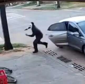 Mascarado como no filme &quot;P&acirc;nico&quot; mata jovem em frente &agrave; conveni&ecirc;ncia