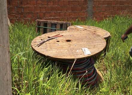 Esquema entre funcion&aacute;rios acaba com furto de R$ 198 mil em fios e 4 presos