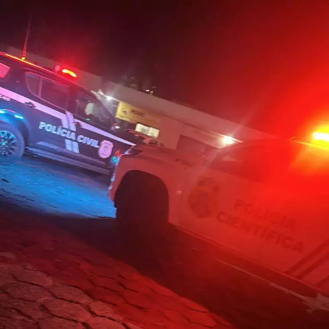 Caminhoneiro &eacute; encontrado morto na cabine ap&oacute;s dois dias parado em posto