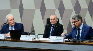 Ministro admite que governo é impotente para conter facções na fronteira Ministro admite que governo é impotente para conter facções na fronteira