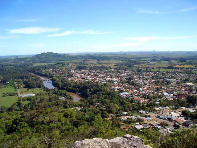 Jaraguari celebra 72 anos com almo&ccedil;o, baile e m&uacute;sica ao vivo