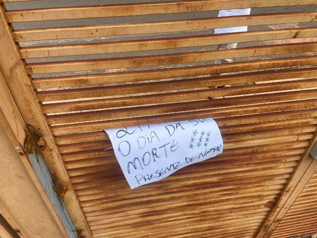 Bilhete virou bairro de cabe&ccedil;a para baixo, diz morador amea&ccedil;ado de morte