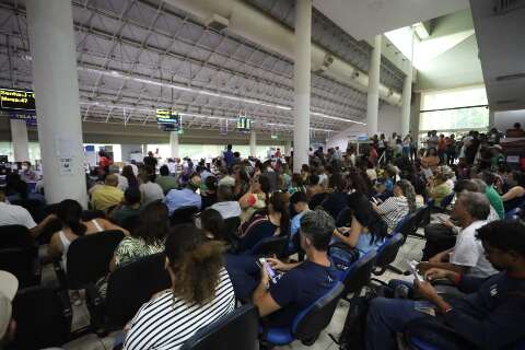 Com 370 pessoas na fila ap&oacute;s fechamento, Refis bate recorde de atendimentos