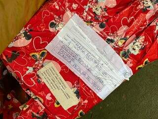 Papai Noel dos Correios leva magia e presentes para criançada em manhã chuvosa Papai Noel dos Correios leva magia e presentes para criançada em manhã chuvosa