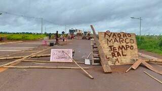 Indígenas mantêm bloqueio pelo 2º dia e pressionam STF contra marco temporal Indígenas mantêm bloqueio pelo 2º dia e pressionam STF contra marco temporal