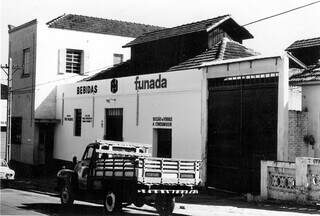 Sr. Funada abriu fábrica em MS e virou alegria com "refri de saquinho" Sr. Funada abriu fábrica em MS e virou alegria com "refri de saquinho"