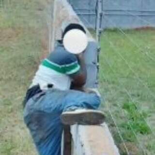 Conhecido por furtos, jovem é preso após invadir condomínios e levar choque Conhecido por furtos, jovem é preso após invadir condomínios e levar choque