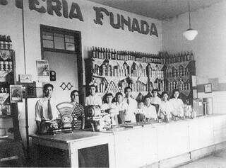 Sr. Funada abriu fábrica em MS e virou alegria com "refri de saquinho" Sr. Funada abriu fábrica em MS e virou alegria com "refri de saquinho"