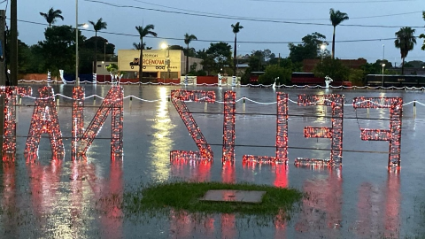 Enxurrada submerge carros, transborda lago e alaga ruas no sudeste de MS