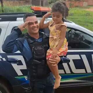 Ligação ao 190 vira surpresa de aniversário para menina fã da PM Ligação ao 190 vira surpresa de aniversário para menina fã da PM