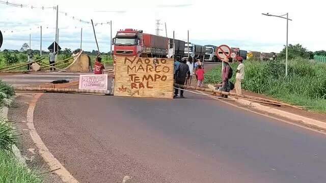 Ind&iacute;genas mant&ecirc;m bloqueio pelo 2&ordm; dia e pressionam STF contra marco temporal