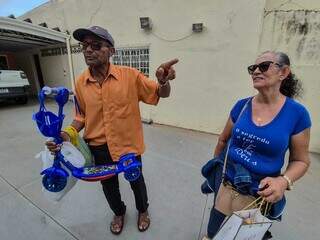 Bazar para manter cursinho tem presentes de Natal e até farol de BMW Bazar para manter cursinho tem presentes de Natal e até farol de BMW