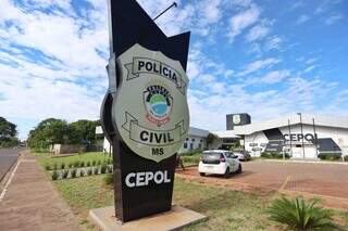 Motorista é arremessado em cerca e morre após capotagem Motorista é arremessado em cerca e morre após capotagem