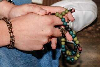 Contra a maré, adolescentes escolheram fechar o ano rezando Contra a maré, adolescentes escolheram fechar o ano rezando