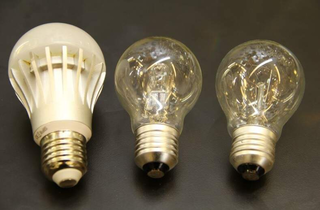 Evento troca lâmpadas antigas e faz cadastro para desconto na conta de luz Evento troca lâmpadas antigas e faz cadastro para desconto na conta de luz