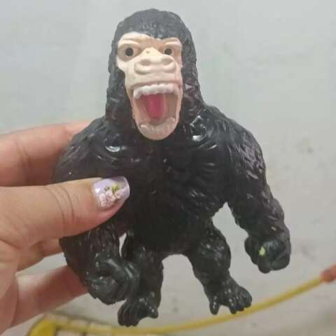 Crian&ccedil;a envia cartinha e fica triste ao receber macaco &ldquo;horr&iacute;vel&rdquo; do Papai Noel