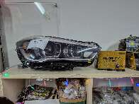 Bazar para manter cursinho tem presentes de Natal e at&eacute; farol de BMW 