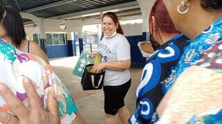 Lucélia trocou presentes no terminal que conheceu amigas há 10 anos Lucélia trocou presentes no terminal que conheceu amigas há 10 anos