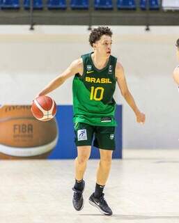 Atleta de MS brilha com a 10 do Brasil e é um dos cestinhas no Sul-Americano Atleta de MS brilha com a 10 do Brasil e é um dos cestinhas no Sul-Americano