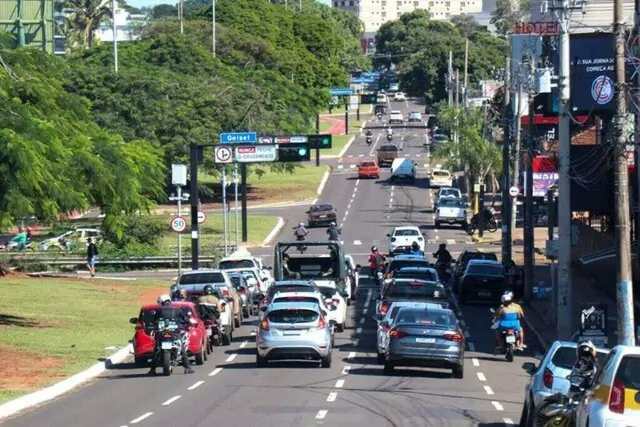 Domingo ter&aacute; 11 ruas interditadas por eventos religiosos e natalinos