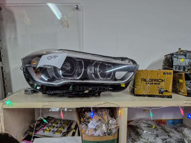 Bazar para manter cursinho tem presentes de Natal e at&eacute; farol de BMW 