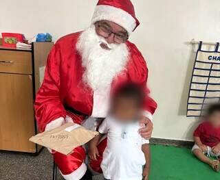 Criança envia cartinha e fica triste ao receber macaco “horrível” do Papai Noel Criança envia cartinha e fica triste ao receber macaco “horrível” do Papai Noel