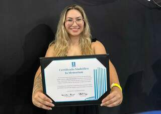 Vitor se foi, mas se formou com diploma entregue à melhor amiga Vitor se foi, mas se formou com diploma entregue à melhor amiga