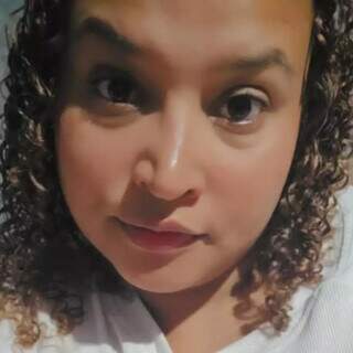 Mulher esfaqueada pelo ex-marido pediu socorro à polícia horas antes de morrer Mulher esfaqueada pelo ex-marido pediu socorro à polícia horas antes de morrer