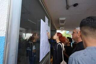 Falta de documentos e erro no local eliminam estudantes do vestibular Falta de documentos e erro no local eliminam estudantes do vestibular