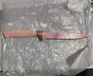 Mulher esfaqueada pelo ex-marido pediu socorro à polícia horas antes de morrer Mulher esfaqueada pelo ex-marido pediu socorro à polícia horas antes de morrer