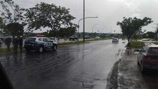 Sem cinto, motorista morre após bater carro em árvore na Ministro João Arinos Sem cinto, motorista morre após bater carro em árvore na Ministro João Arinos