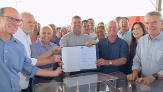 Riedel entrega escola em Juti e autoriza pavimentação da MS-289 até Amambai Riedel entrega escola em Juti e autoriza pavimentação da MS-289 até Amambai