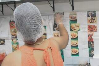 Elaine fazia faxina em restaurantes e hoje é chefe na cozinha Elaine fazia faxina em restaurantes e hoje é chefe na cozinha