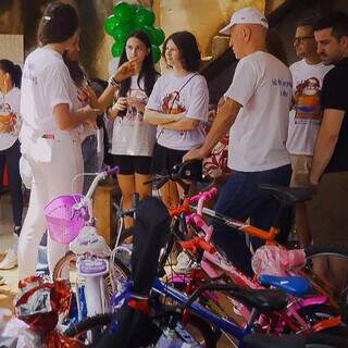 Ação natalina distribui presentes e almoço às famílias do Jardim Sumatra Ação natalina distribui presentes e almoço às famílias do Jardim Sumatra