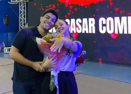 Eliander invadiu evento para pedir namorada em casamento