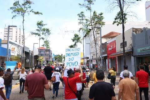 Manifestantes v&atilde;o &agrave;s ruas contra redu&ccedil;&atilde;o de penas de condenados do 8 de janeiro