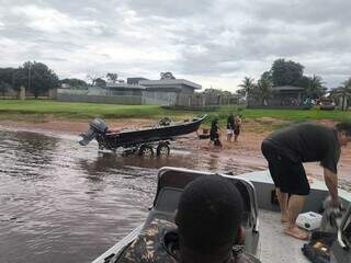 “Ficamos 40 minutos à deriva”, lembra mecânico que sobreviveu a naufrágio em rio “Ficamos 40 minutos à deriva”, lembra mecânico que sobreviveu a naufrágio em rio