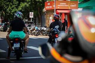 Falta de ônibus garantiu lucro extra a motociclistas Falta de ônibus garantiu lucro extra a motociclistas