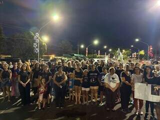 De luto, Ribas faz ato e cortejo em protesto e despedida por mais um feminicídio De luto, Ribas faz ato e cortejo em protesto e despedida por mais um feminicídio