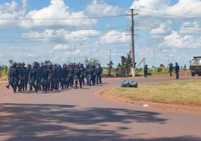 Pol&iacute;cia mant&eacute;m vigil&acirc;ncia para impedir novo bloqueio de anel vi&aacute;rio
