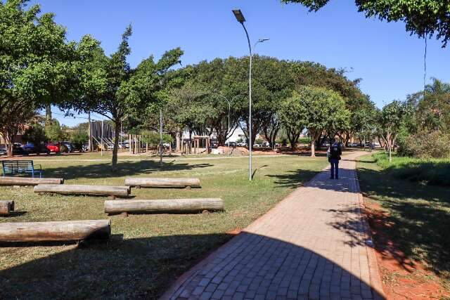 Governo assina contrato e empresa tem 1 ano e meio para asfaltar Jardim Itatiaia