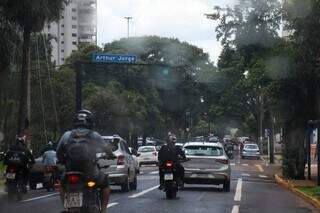 Chuva, ventos fortes e granizo colocam dezenas de municípios em risco Chuva, ventos fortes e granizo colocam dezenas de municípios em risco
