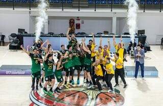 Campo-grandense é campeão Sul-Americano de basquete com a Seleção Brasileira Campo-grandense é campeão Sul-Americano de basquete com a Seleção Brasileira