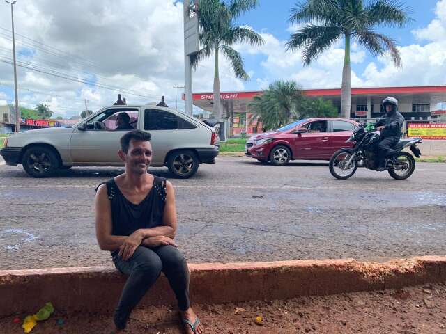 Pedindo sardinha em avenida, Breno ficou famoso pela educa&ccedil;&atilde;o