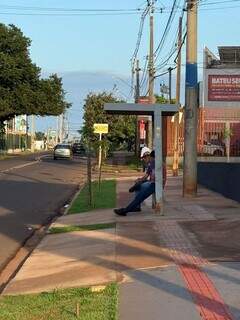 Em dia de greve, trabalhadores ficam "plantados" em pontos de ônibus Em dia de greve, trabalhadores ficam "plantados" em pontos de ônibus